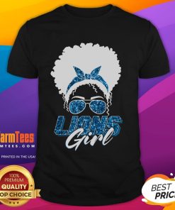 Cute lions girl bandana with afro hair on a football fan t-shirt, perfect for sports enthusiasts and animal lovers.