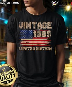 Vintage 1985 40th Birthday T-Shirt featuring a stylish American flag design for celebrating 40 years of life.