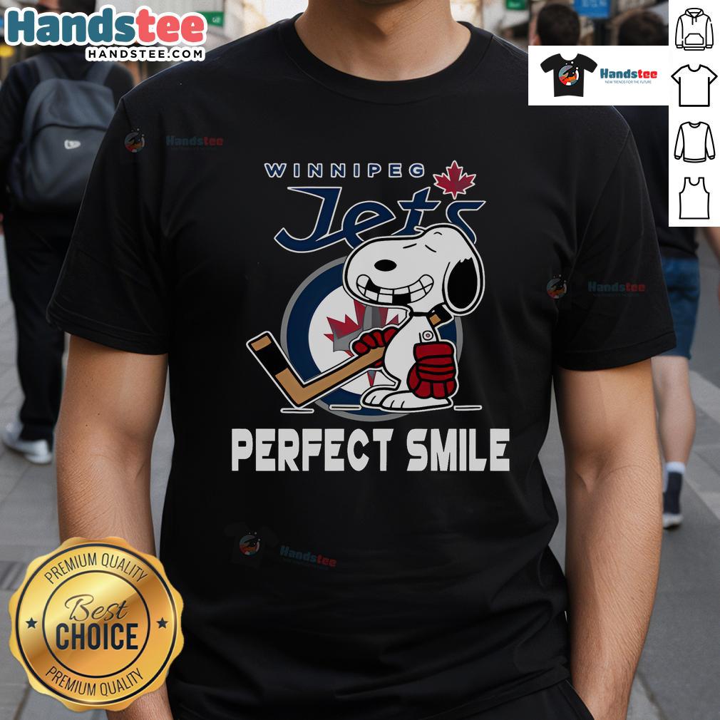 Nice Nhl Winnipeg Jets Snoopy Perfect Smile The Peanuts Movie Hockey T Shirt Alt Text: Winnipeg Jets Snoopy T-shirt featuring a perfect smile, inspired by The Peanuts Movie, perfect for hockey fans.