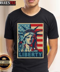 Awesome Statue of Liberty retro t-shirt featuring a vintage design, perfect for patriotic fashion lovers.