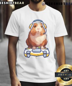 Adorable guinea pig graphic on a Fluffy Cavy Gamers T-shirt, perfect for video gamer lovers and pet enthusiasts.