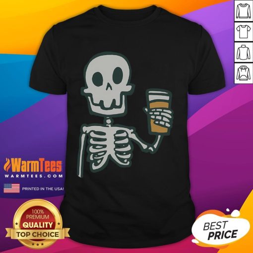 Funny skeleton holding a beer on a T-shirt, perfect for Halloween or casual gatherings. Great gift for skeleton lovers!