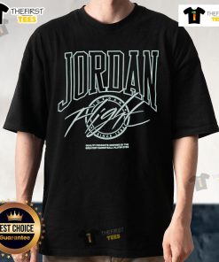 Official Jordan Flight Beyond Arc Junior T-Shirt in black, featuring iconic logo and stylish design for young athletes.