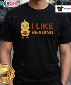Cute chicken reading a book on a T-shirt, perfect for book lovers and chicken enthusiasts.