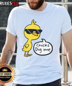 Adorable yellow chick graphic on a 'Cute Easter Chicks Dig Me Happy Easter' T-shirt for festive spring celebrations.