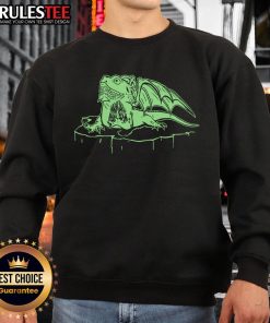 Funny bearded dragon sweatshirt featuring a cool lizard design, perfect for reptile pet lovers and enthusiasts.