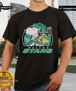 Nice Charlie Brown and Woodstock Dallas Stars T-shirt from The Peanuts x NHL collection, perfect for hockey fans.