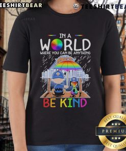 Pretty Charlie Brown and Snoopy in New York Knicks tee: 'In a world where you can be anything, be kind' design.
