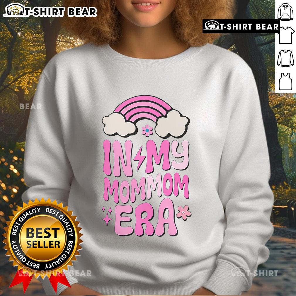 Pretty Groovy In My Mommom Era Mom Grandma Mothers Day 2025 Sweatshirt Pretty Groovy In My MomMom Era sweatshirt for Mother's Day 2025, featuring a stylish design perfect for moms and grandmas.