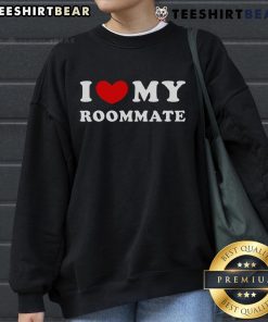 Cozy 'I Love My Roommate' sweatshirt in pastel colors, perfect for expressing friendship and comfort in style.