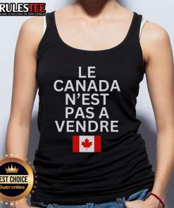Top Canada Is Not For Sale tank top in French, featuring bold text 'Le Canada N'est Pas Vendre' for a stylish statement.