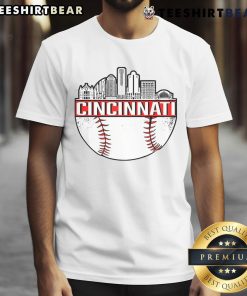 Top Vintage Cincinnati Ohio Skyline Apparel T-Shirt featuring a retro design of the city's iconic skyline.