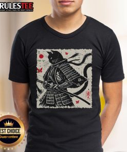 Awesome Japanese Cat Samurai Armor Vintage T-Shirt featuring a cute cat in samurai armor design, perfect for cat lovers.