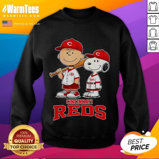 Alt Text: Cute Cincinnati Reds Charlie Brown and Snoopy baseball cartoon fan sweatshirt for stylish baseball enthusiasts.
