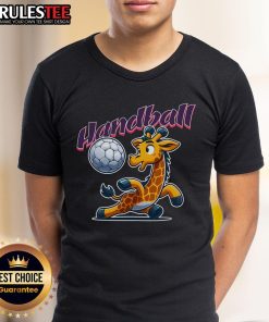 Alt Text: Cute giraffe cartoon sports fan wearing a handball t-shirt, perfect for animal lovers and sports enthusiasts.