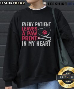 Funny veterinarian art sweatshirt for women, perfect for pet lovers and veterinary enthusiasts.