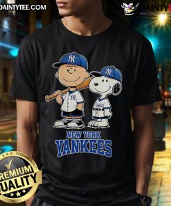 Good New York Yankees Charlie Brown and Snoopy baseball cartoon fan t-shirt featuring iconic characters in team colors.