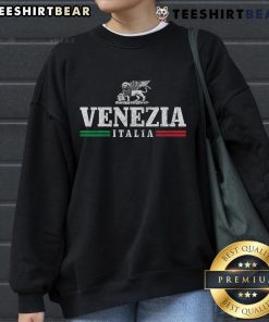 Vintage Venice Italy souvenir sweatshirt featuring the Italian flag, perfect for travel enthusiasts and fashion lovers.