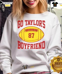 Hot Go Taylors boyfriend wearing an 87 football sweatshirt, showcasing a trendy casual look for sports fans.