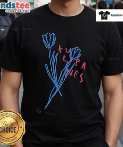 Alt Text: Nice Chiara Oliver Concepto Tulipanes T-Shirt featuring vibrant tulip design on a stylish, comfortable fabric.