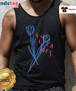 Nice Chiara Oliver Concepto Tulipanes tank top featuring vibrant tulip designs and a stylish cut for summer fashion.