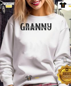 Cozy 'Nice Granny We Love You' sweatshirt featuring a heartwarming design, perfect for gifts and celebrating grandmothers.