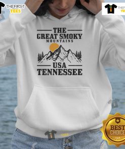 Vintage hoodie featuring the Smoky Mountains in Tennessee, perfect for hiking enthusiasts and nature lovers.