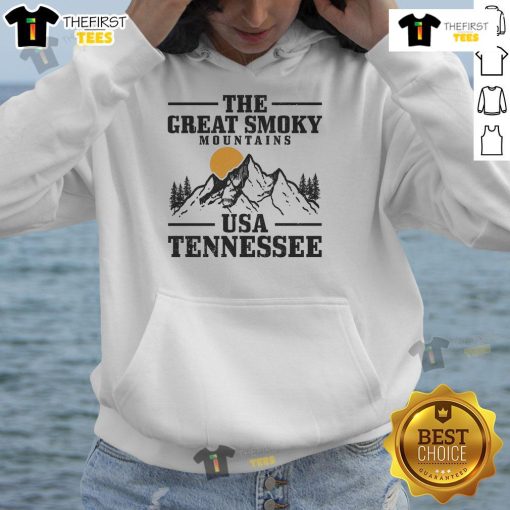 Vintage hoodie featuring the Smoky Mountains in Tennessee, perfect for hiking enthusiasts and nature lovers.