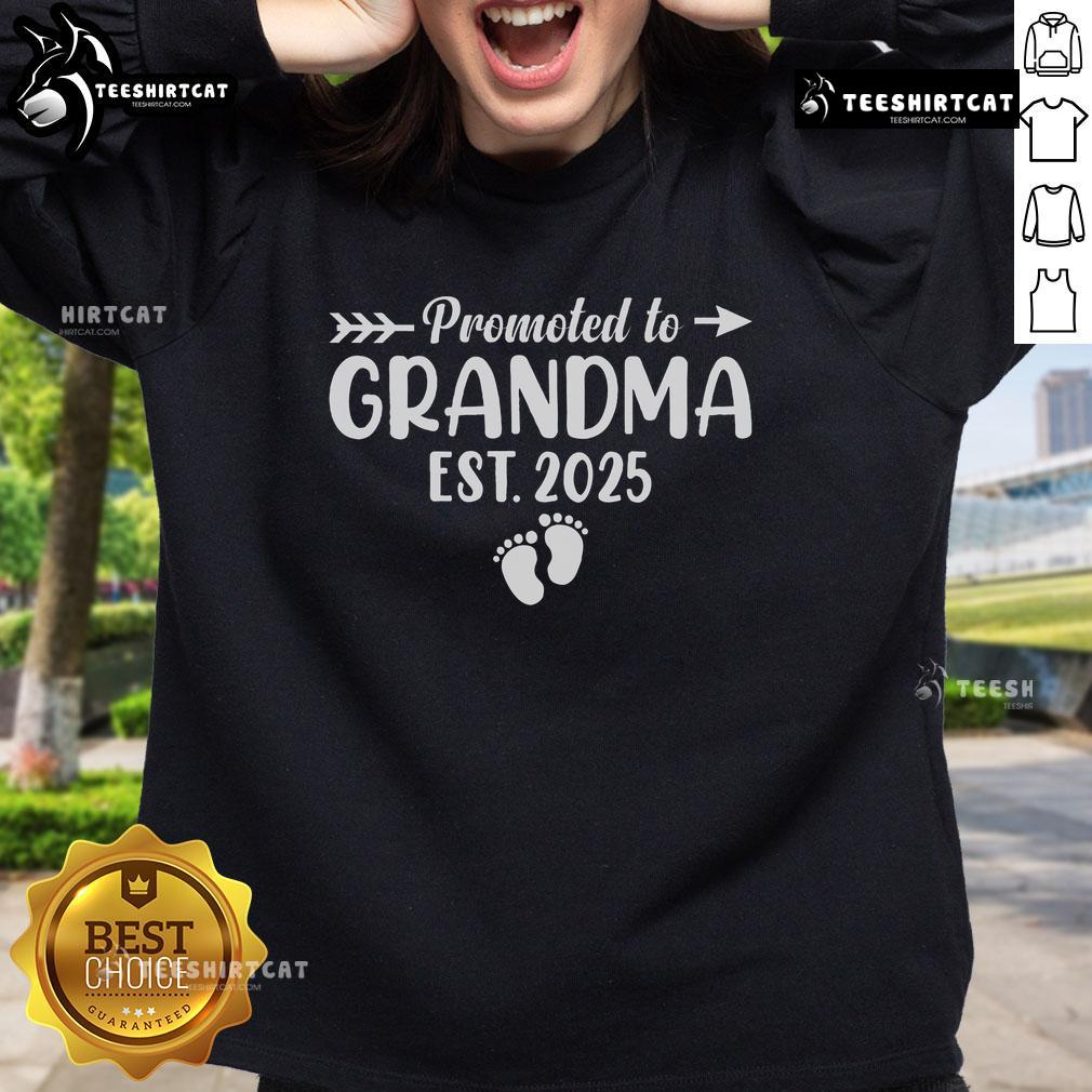 Nice Soon To Be Grandma 2025 Promoted To Grandma Est 2025 Sweatshirt Nice Soon-To-Be Grandma 2025 sweatshirt, celebrating the promotion to Grandma, established 2025, in stylish design.