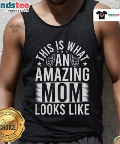 Stylish tank top featuring 'This Is What An Amazing Mom Looks Like' text, perfect for proud moms and casual wear.