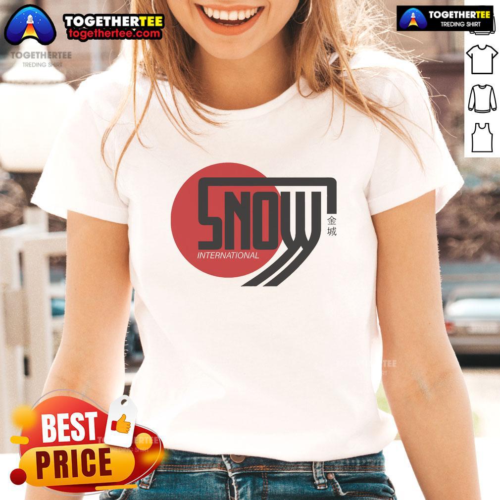 Official Snow International Delta Magna Ladies Tee Official Snow International Delta Magna Ladies Tee in stylish design, perfect for winter fashion and outdoor activities.