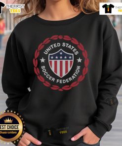 Alt Text: Official US Soccer Federation 1986 crest sweatshirt featuring vintage design and iconic team colors.