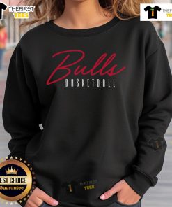 Alt Text: Premium Chicago Bulls basketball training day sweatshirt in red and black, featuring team logo and comfortable design.