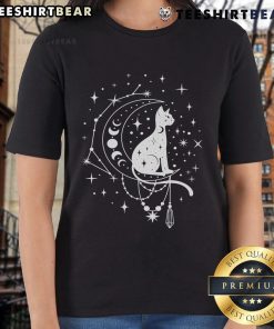 Pretty celestial cat on a crescent moon with stars, perfect for astrology fans. Women's tee featuring cosmic design.