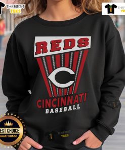 Alt Text: Top Cincinnati Reds baseball starter sweatshirt in red, featuring team logo and stylish design for fans.