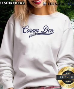 Top Coram Deo baseball sweatshirt featuring a stylish design, perfect for casual wear and showcasing faith in fashion.