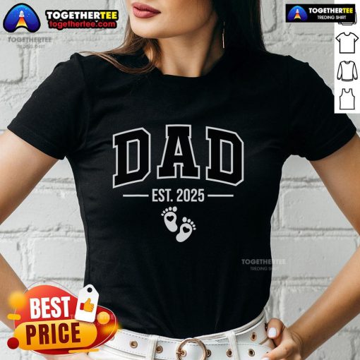 Top Dad Est 2025 Dad To Be New Daddy Ladies Tee featuring a trendy design perfect for expecting fathers.