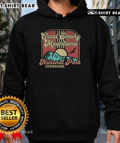 Retro hoodie featuring the Great Smoky Mountains National Park design, perfect for outdoor enthusiasts in Tennessee.