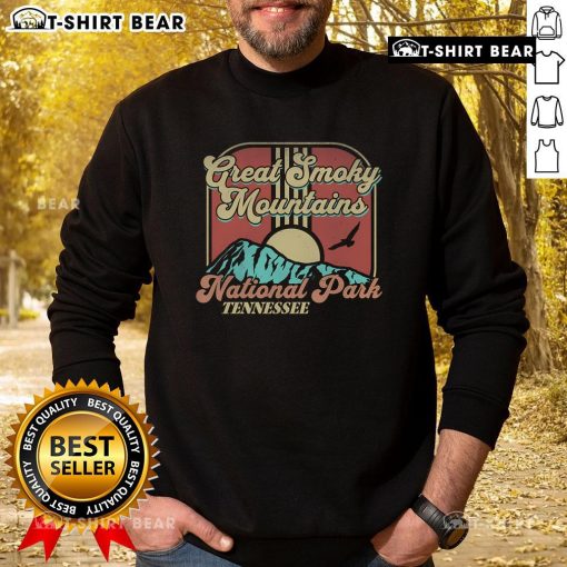 Alt Text: Retro sweatshirt featuring the Great Smoky Mountains National Park design, perfect for outdoor enthusiasts in Tennessee.