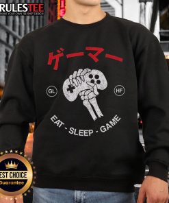 Alt Text: Vintage sweatshirt featuring Eat Sleep Game slogan, perfect for gamers and casual wear enthusiasts.