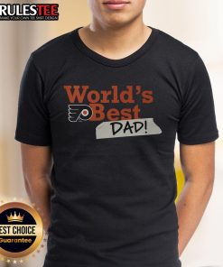 Awesome Philadelphia Flyers World's Best Dad T-Shirt featuring team colors and logo, perfect gift for hockey-loving dads.