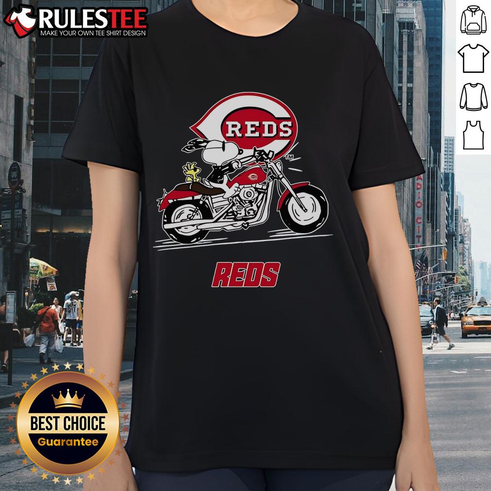 Awesome Snoopy And Woodstock Driving Motorbike Cincinnati Reds Ladies Tee Alt Text: Snoopy and Woodstock riding a motorbike on a Cincinnati Reds ladies tee, perfect for fans and casual wear.