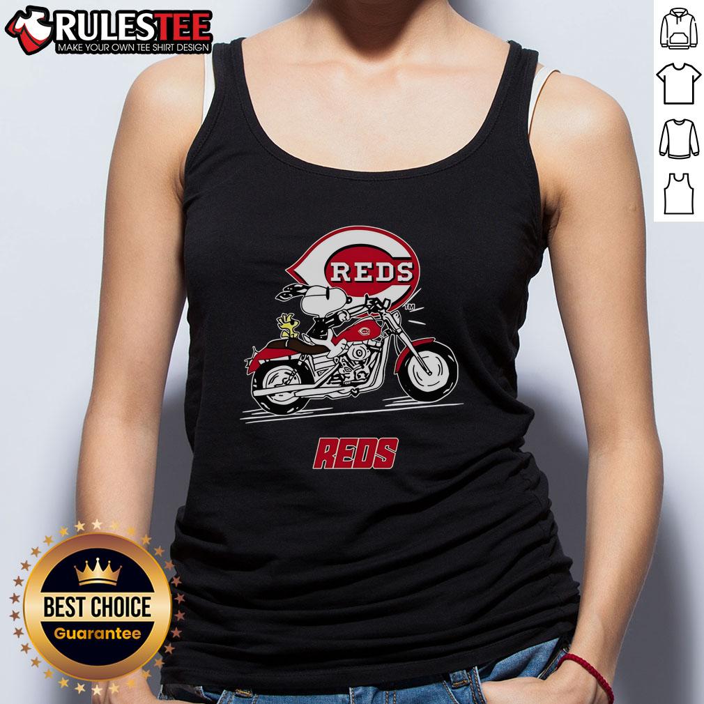 Awesome Snoopy And Woodstock Driving Motorbike Cincinnati Reds Tank Top Alt Text: Snoopy and Woodstock riding a motorbike on a Cincinnati Reds tank top, showcasing fun and team spirit.