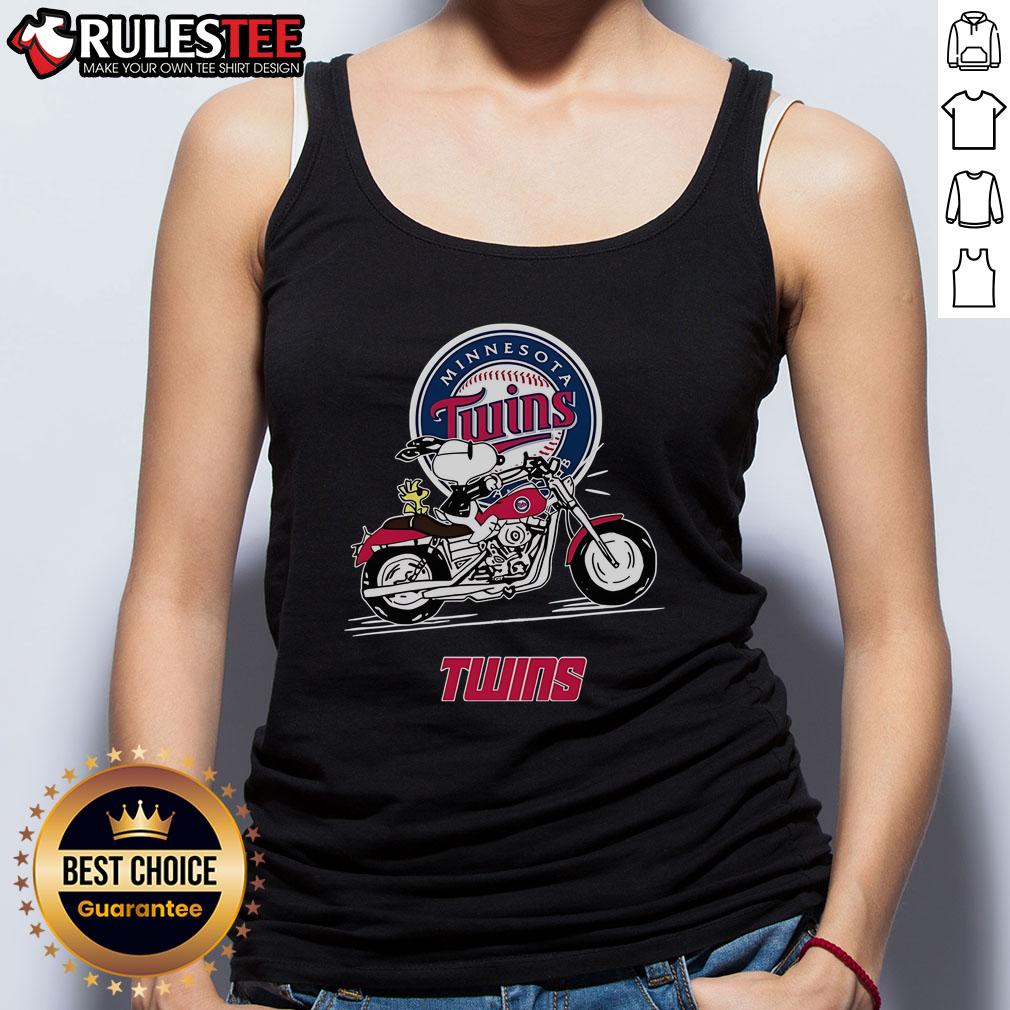 Awesome Snoopy And Woodstock Driving Motorbike Minnesota Twins Tank Top Alt Text: Snoopy and Woodstock riding a motorbike on a Minnesota Twins tank top, showcasing playful cartoon style.
