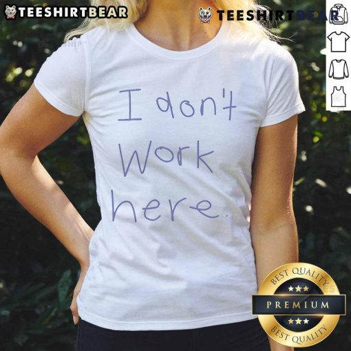 Funny 'I Don't Work Here' ladies tee featuring humorous text design perfect for casual wear and laughs.