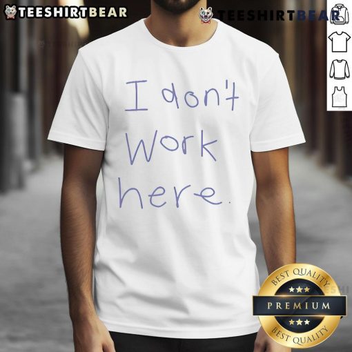 Funny I Don't Work Here T-Shirt design featuring humorous text, perfect for casual wear and showcasing a playful attitude.