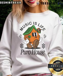 Good Music Is Life Puro House cream sweatshirt featuring stylish design, perfect for music lovers and streetwear enthusiasts.
