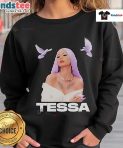 Hot Tessa Galaxy Okologisk Doves Sweatshirt featuring a vibrant galaxy print and eco-friendly fabric design.