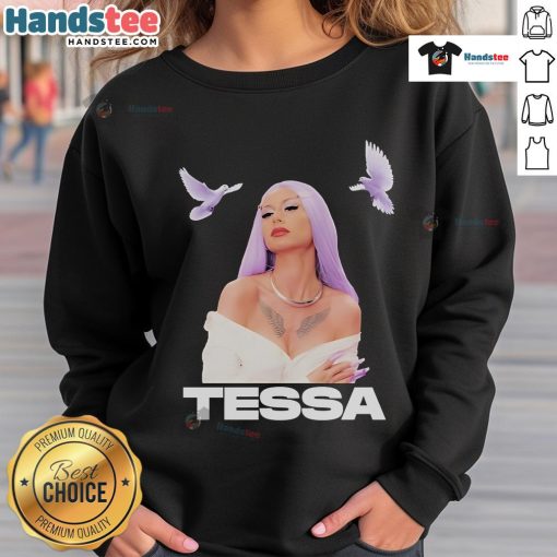 Hot Tessa Galaxy Okologisk Doves Sweatshirt featuring a vibrant galaxy print and eco-friendly fabric design.