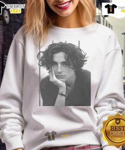 Stylish portrait of Timothe Chalamet featured on a trendy sweatshirt, perfect for fans and fashion enthusiasts.